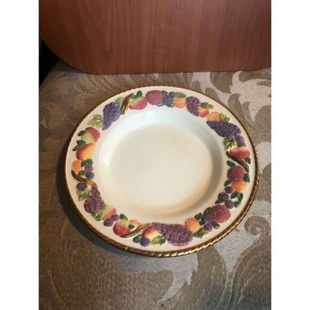 Decorative plate from Avon's "Holiday Splendor Spiced Fruit Collection."